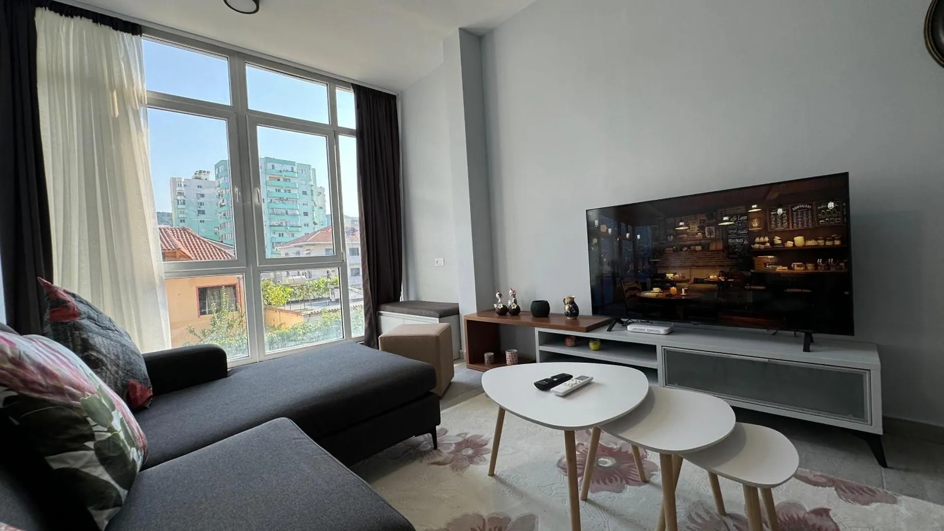 Kika Complex 2 Sunny Balcony Apartment Tirana